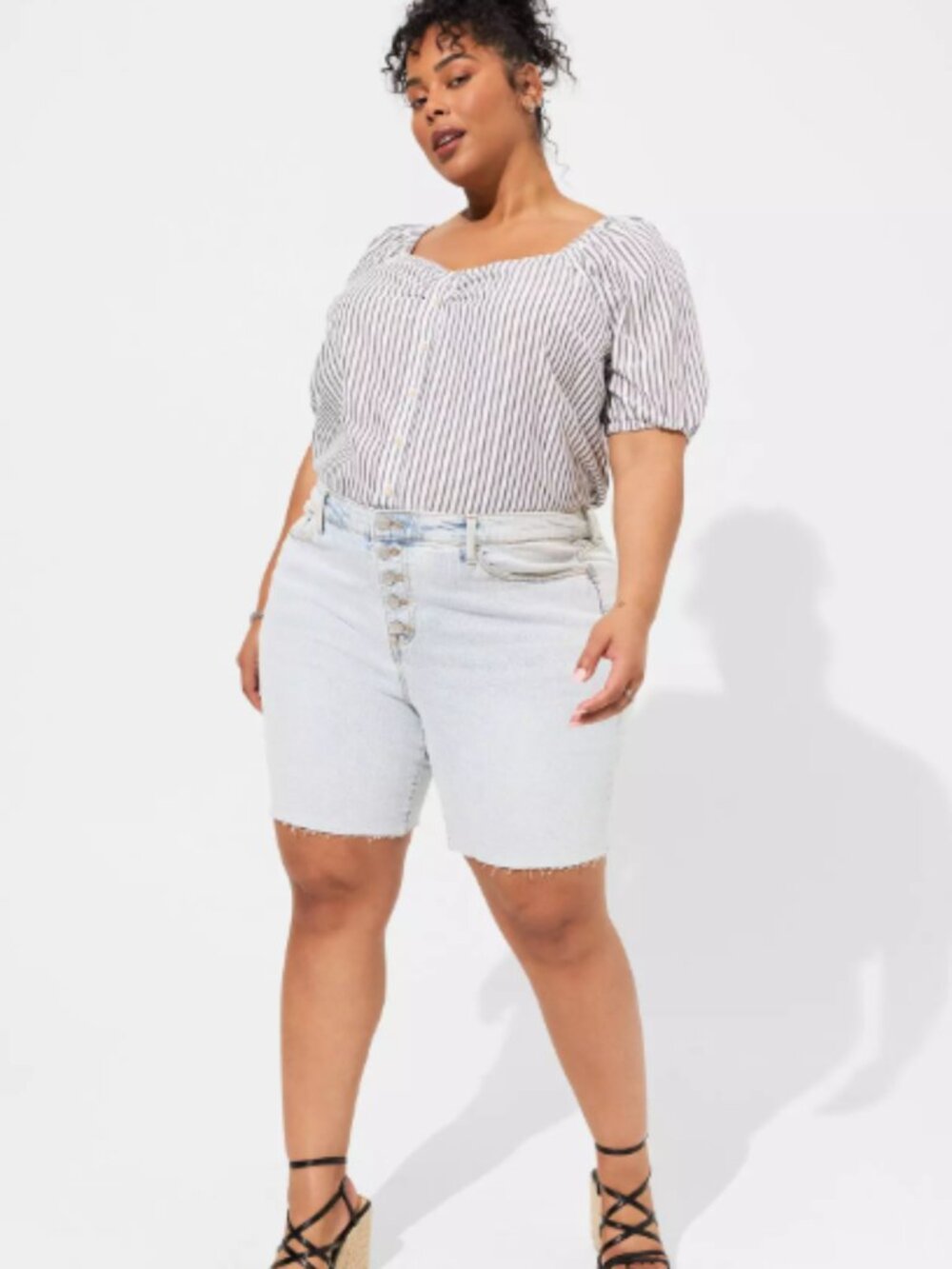 Torrid Relaxed Bermuda Classic Denim Mid Rise Shorts Button Fly Plus Size 26